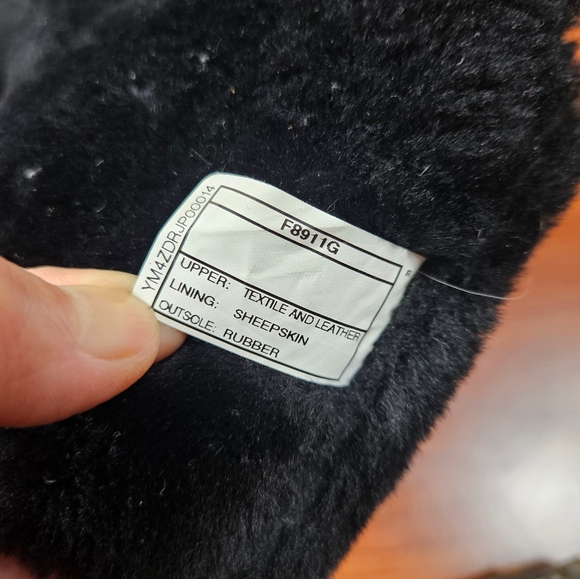 UGG AUSTRALIA JOSLYN 1941 SIZE US 8.5 BLACK SHEEPSKIN PLATFORM WEDGE BOOTS - Picture 9 of 11